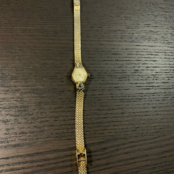 Vintage Gruen Precision Quartz Women’s Luxury Gold Watch Swiss Diamond rare - Picture 8 of 8